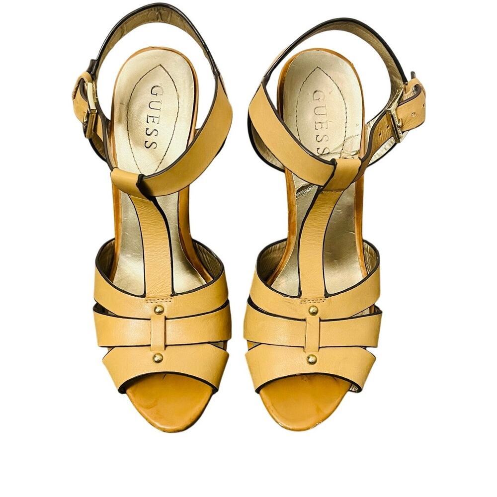 Guess Beige platform pump. ankle strap. Wood heel. 9M